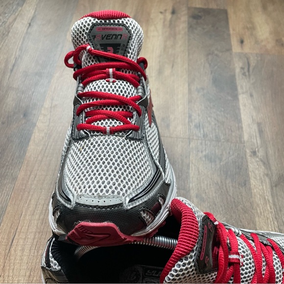 Brooks Ravenna Red and Black Men’s Running Shoes - Picture 2 of 14